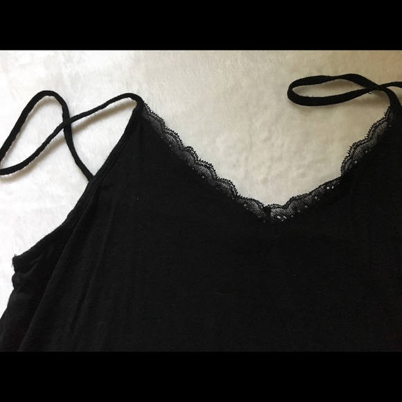 Black stretchy cami w/ lace trim 🌼 - Picture 1 of 7